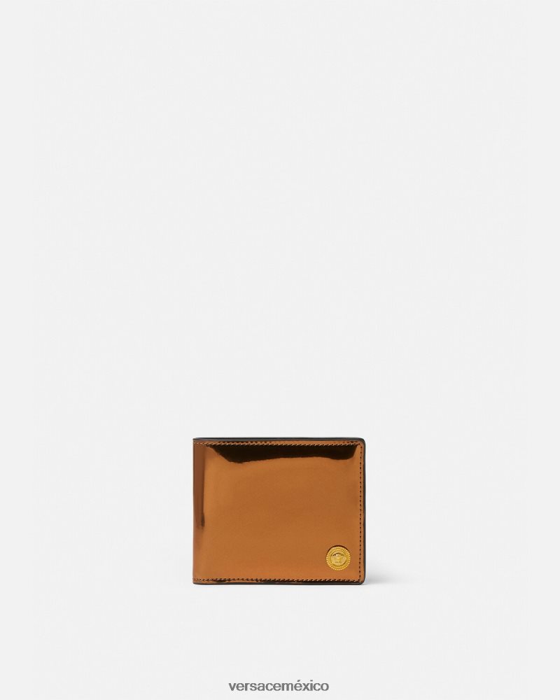 Versace cartera plegable de charol con Medusa Biggie caramelo accesorios hombres 84626J1649