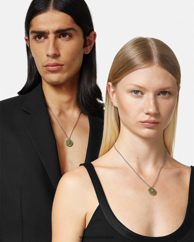 Versace collar con medusa esmaltada verde accesorios hombres 84626J1683