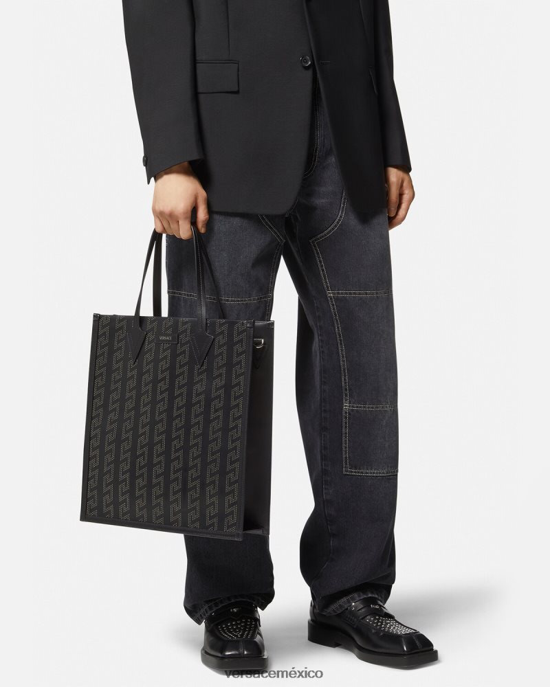 Versace bolso tote alto con greca y apliques negro bolsas hombres 84626J1489