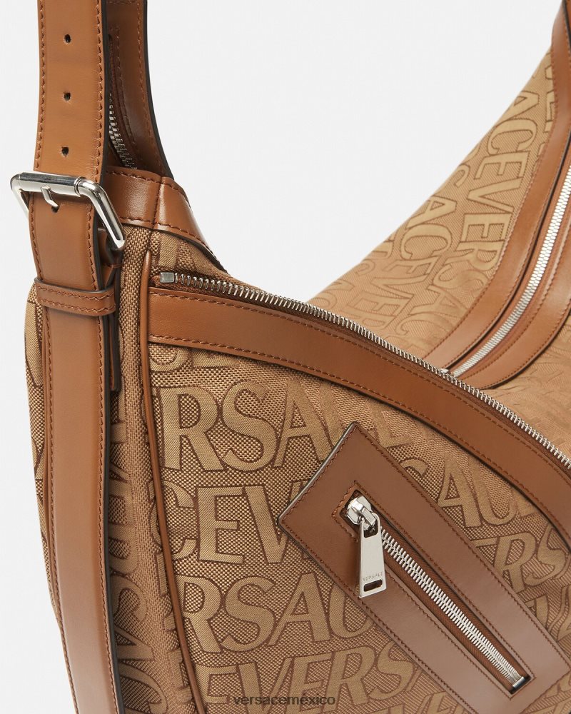 Versace bolso hobo grande con repetición en toda la prenda marrón bolsas hombres 84626J1499