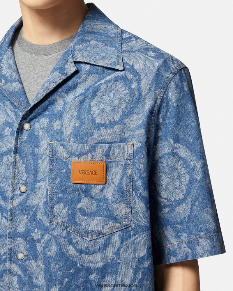 Versace camisa vaquera con silueta barroca Plano ropa hombres 84626J1298