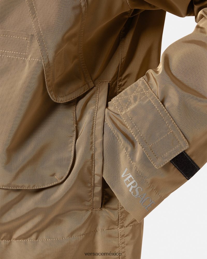 Versace chamarra cortavientos con logo beige ropa hombres 84626J1231