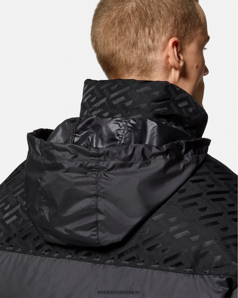 Versace chaqueta acolchada la greca negro ropa hombres 84626J1248