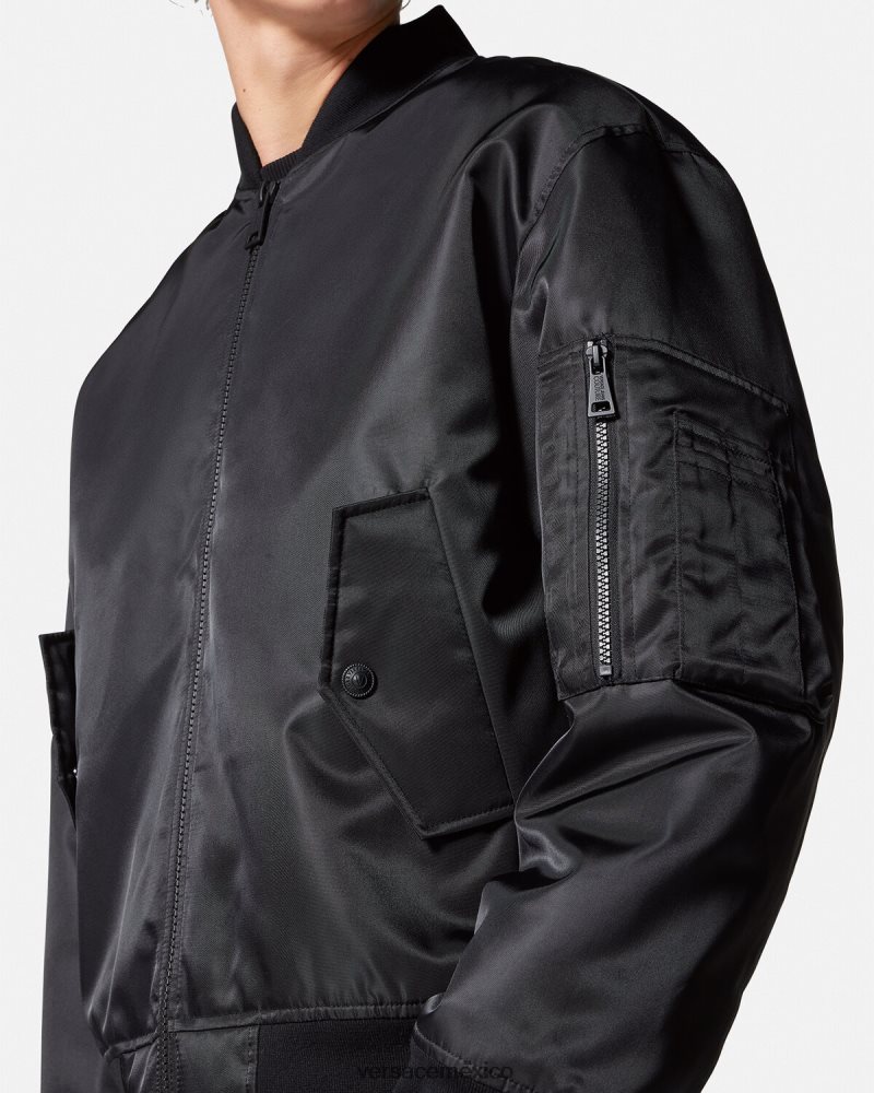 Versace chaqueta bomber con emblema en V negro ropa hombres 84626J2418