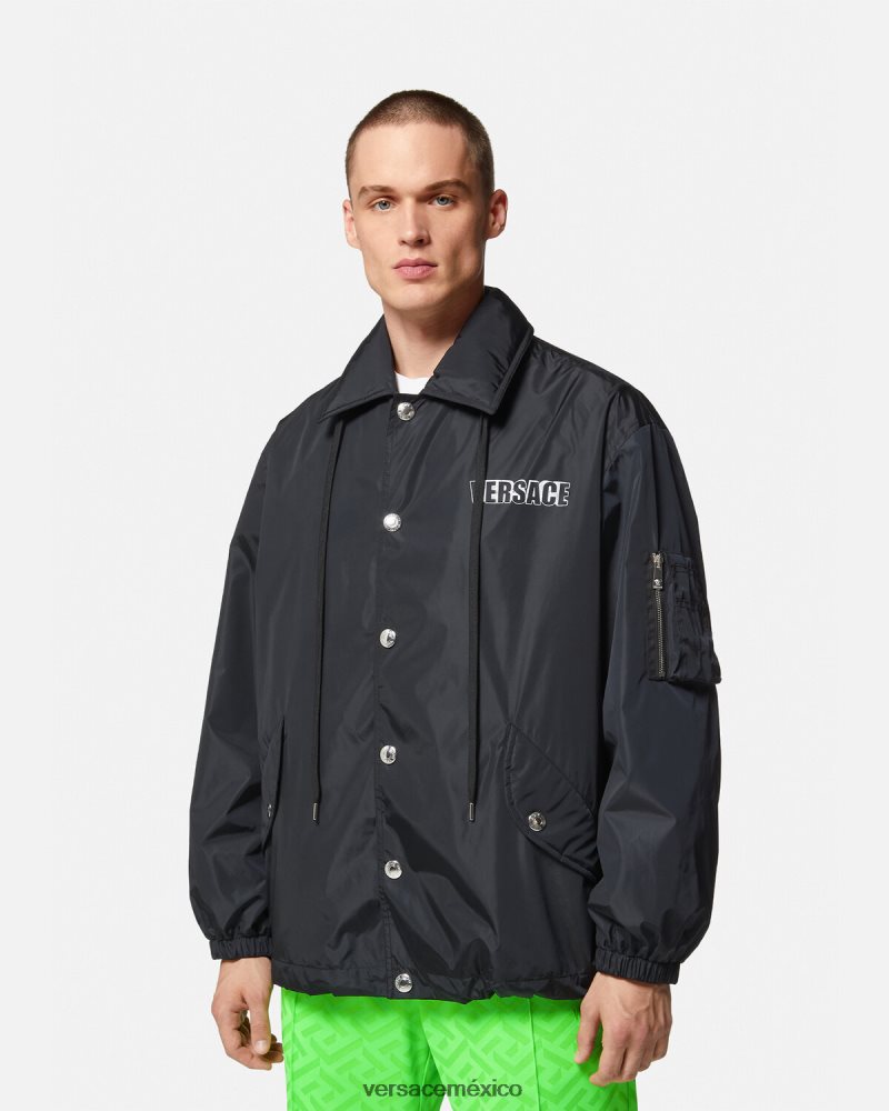 Versace chaqueta de nailon con logo gráfico negro ropa hombres 84626J1243