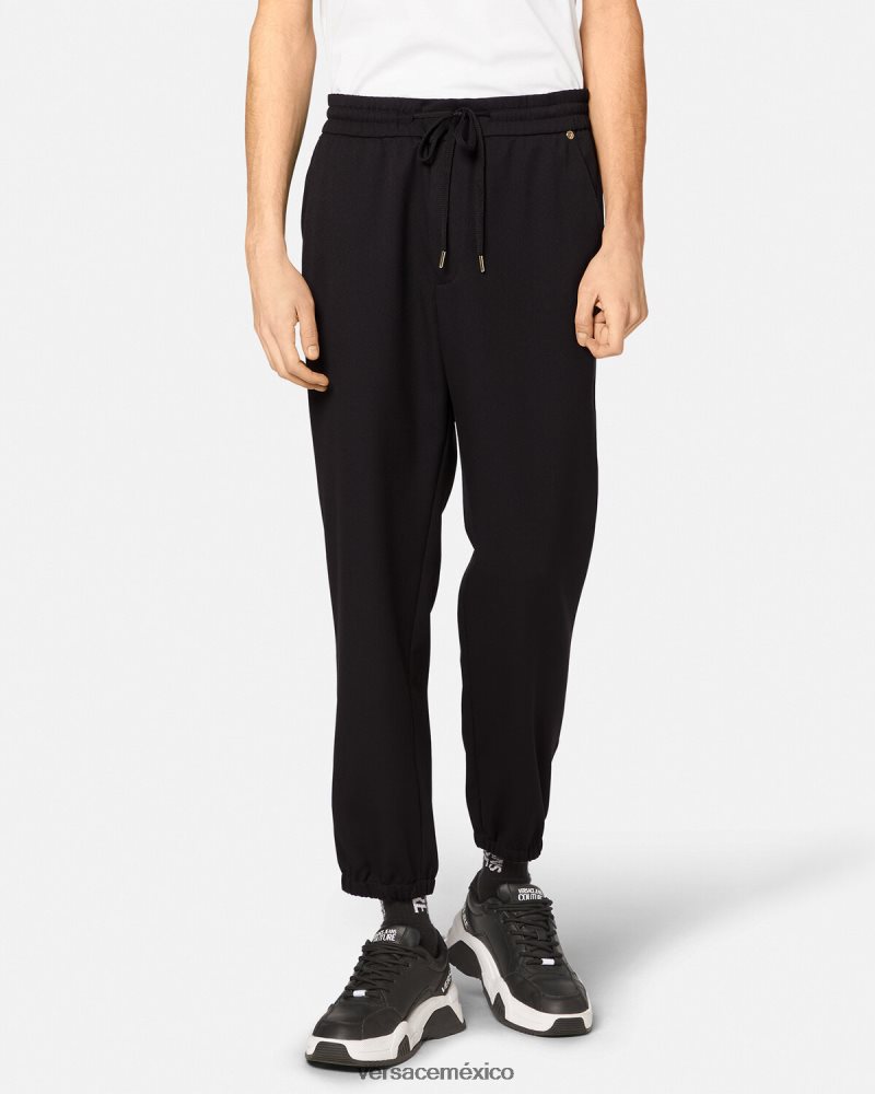 Versace pantalones deportivos con emblema en V negro ropa hombres 84626J2367