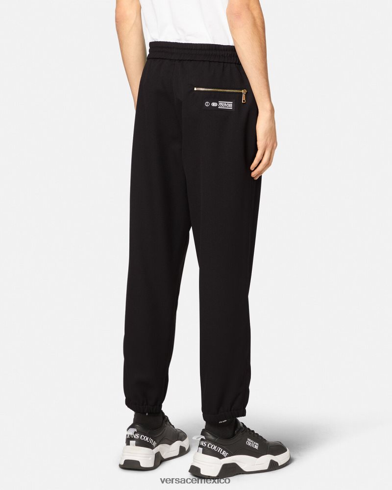 Versace pantalones deportivos con emblema en V negro ropa hombres 84626J2367
