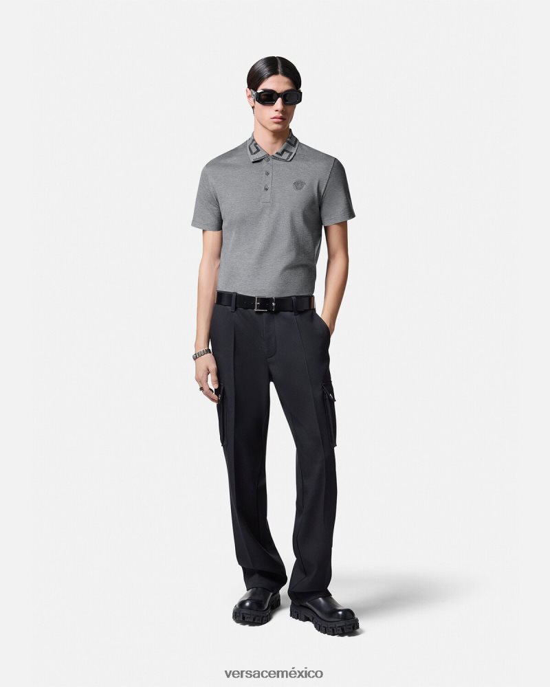 Versace playera tipo polo con greca gris ropa hombres 84626J1358
