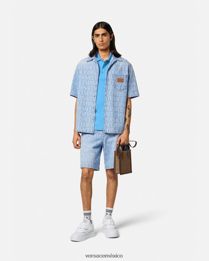 Versace playera tipo polo con logo barroco y conchas marinas azul claro ropa hombres 84626J1362