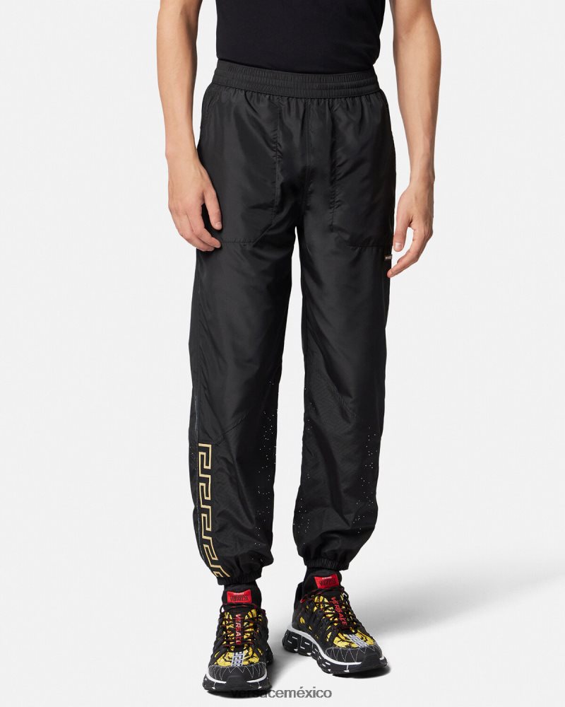 Versace pantalones deportivos con Greca de nailon negro ropa hombres 84626J1453