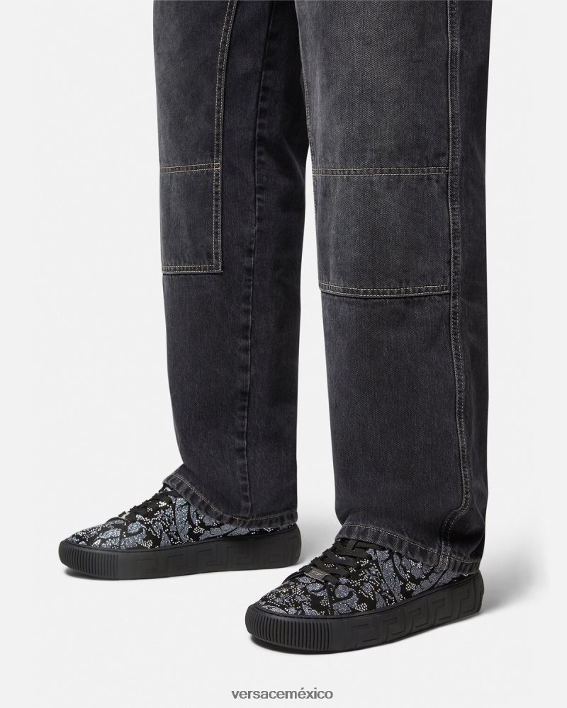 Versace zapatillas con greca y tachuelas negro zapato hombres 84626J1555