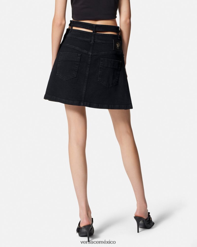 Versace minifalda de mezclilla con hebilla barroca negro ropa mujer 84626J2151