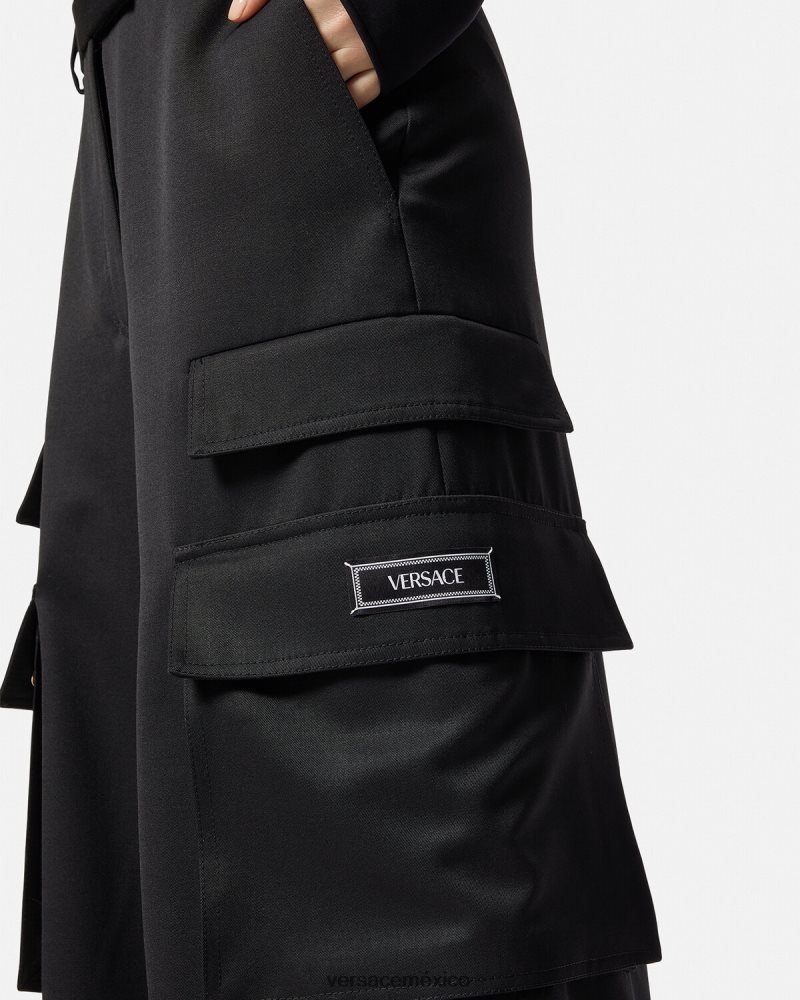 Versace pantalones cargo con logo negro ropa mujer 84626J201