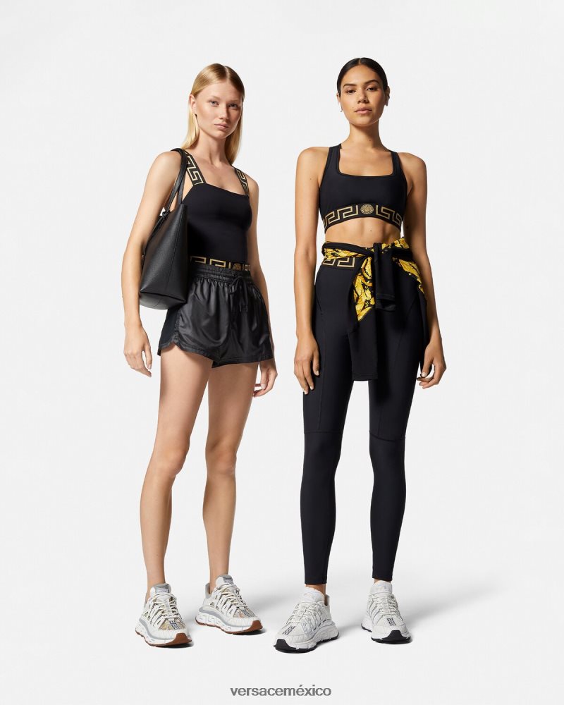 Versace pantalones cortos deportivos con borde de greca negro ropa mujer 84626J238
