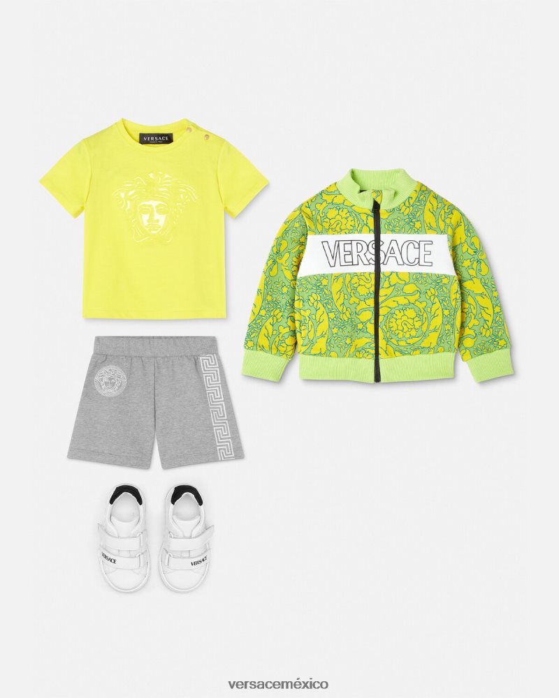 Versace pantalones cortos deportivos con greca para bebé gris ropa niños 84626J1881